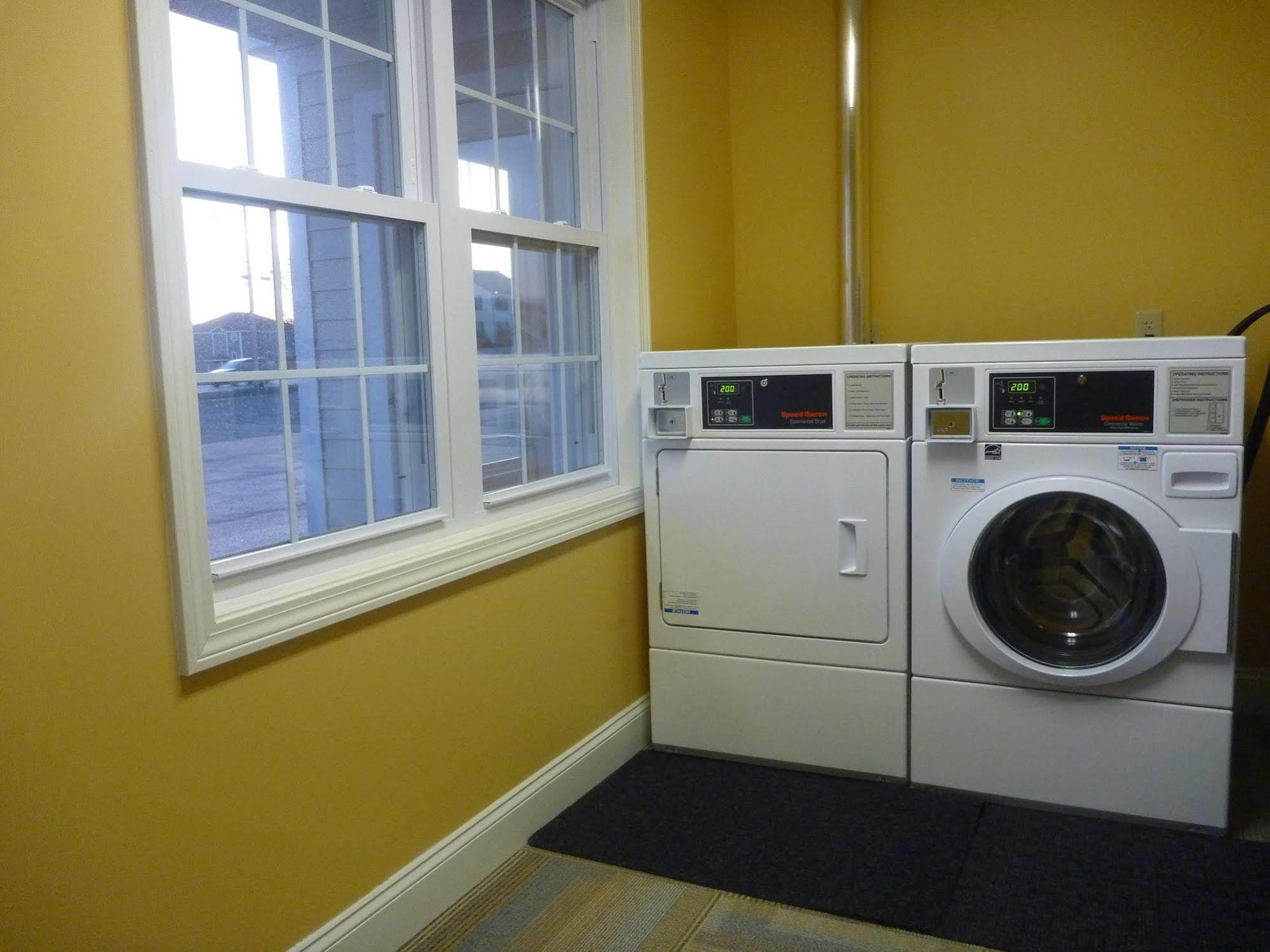 Yankee Clipper Motel Belfast Ngoại thất bức ảnh